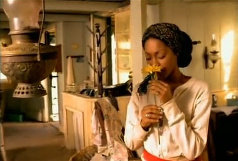 Zene éjszakára: Erykah Badu - On & On (videó)