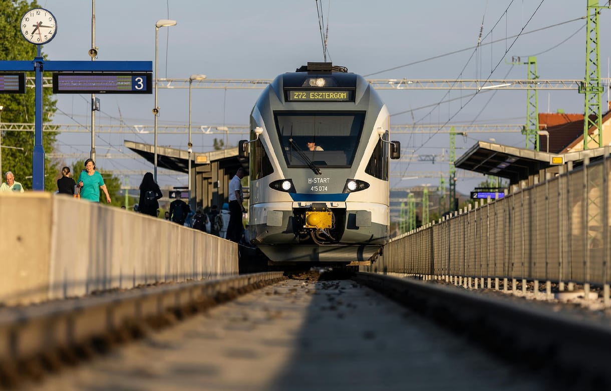 Bombariadó miatt áll a vasúti forgalom Érd és Pusztaszabolcs között