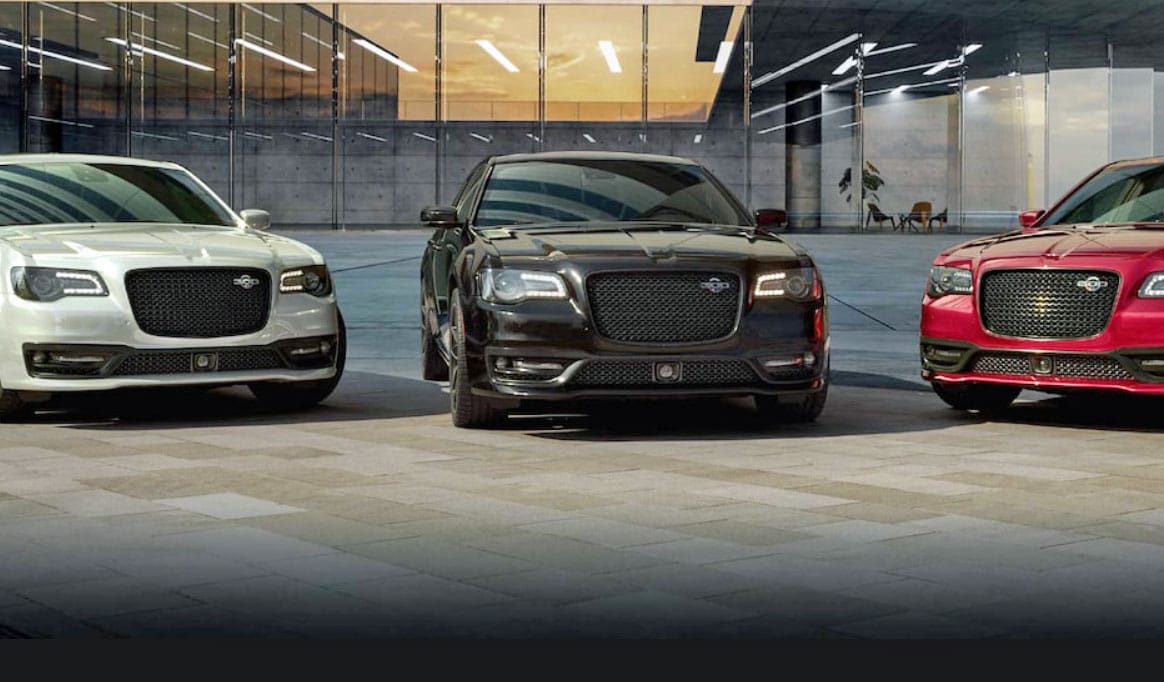 Még mindig van igény a benzinfalókra: alig fél nap alatt elfogyott az összes új V8-as Chrysler limuzin