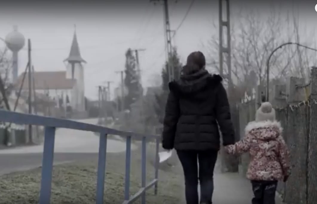 „Messzi mama, Messzi papa” – Mi lesz a börtönben született gyerekkel? 