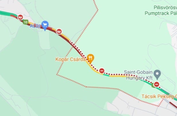 Négyes karambol miatt beállt a 10-es út Pilisvörösvár után