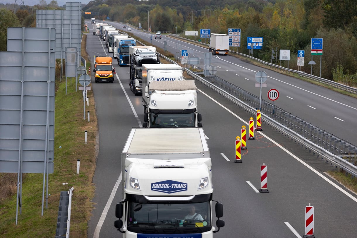 A tönk szélére került magyar fuvarozók megmentése nemcsak Brüsszelen, hanem Budapesten is múlik