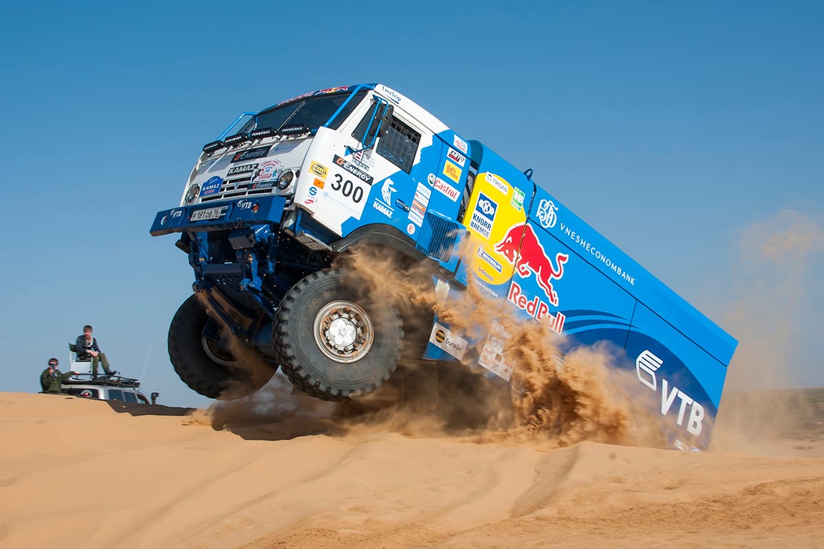 Háborognak a Kamaz-legendák Putyinék lefújt raliversenye miatt