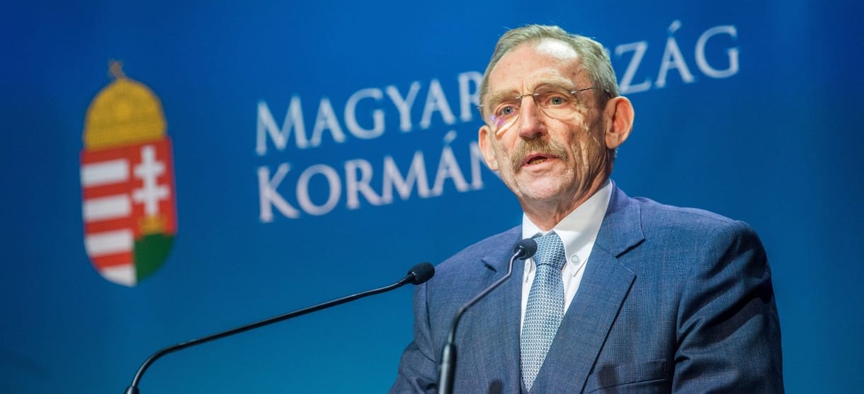 Törvényi abszurd: Pintér Sándor dönti el, ki mehet haza