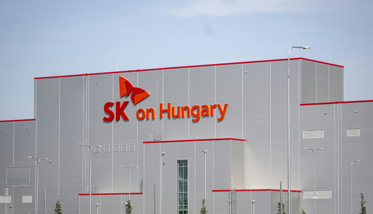 Három haláleset is történt az iváncsai akkugyár építése során, munkavédelmi hiányosságokat találtak