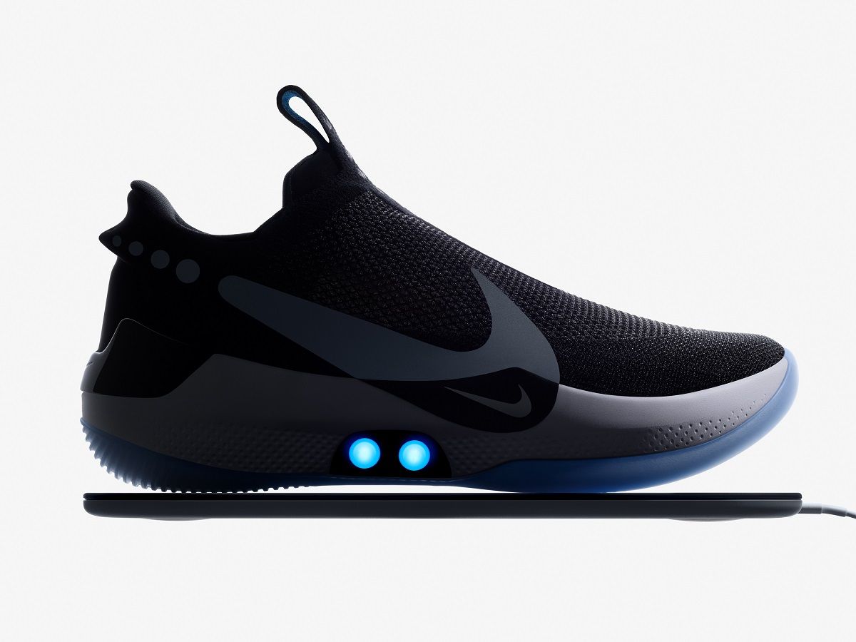 Okoscipőt fejlesztett a Nike, le sem kell hajolni, hogy bekössük