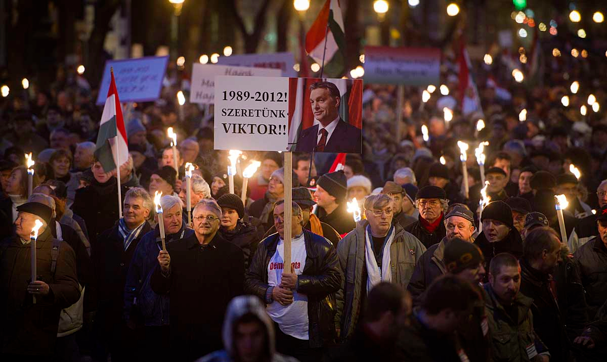 Békemenet: százezrek a kormány mellett - Nagyítás-fotógaléria