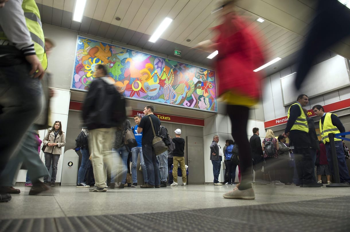 Fotó: Ez a festmény díszíti mától a keleti pályaudvari metrót
