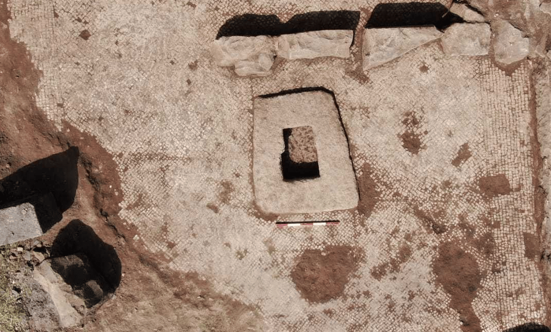 Igazi különlegességet találtak véletlenül Izraelben: 1500 éves ez a 4x4 méteres prés