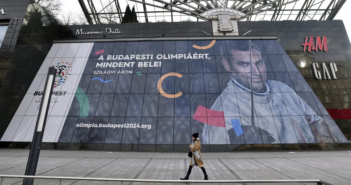 A múltat végképp eltörölni: máris eltüntetik az olimpiai kampányplakátokat