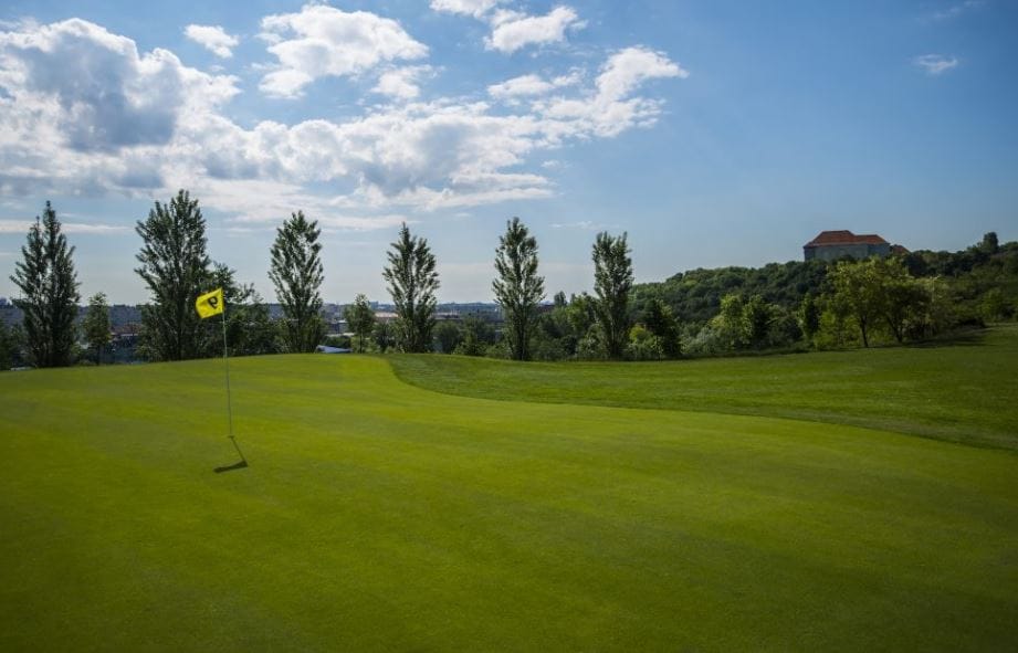 Nagyágyúkkal üzletelő szállodások szállnak be a golfbizniszbe