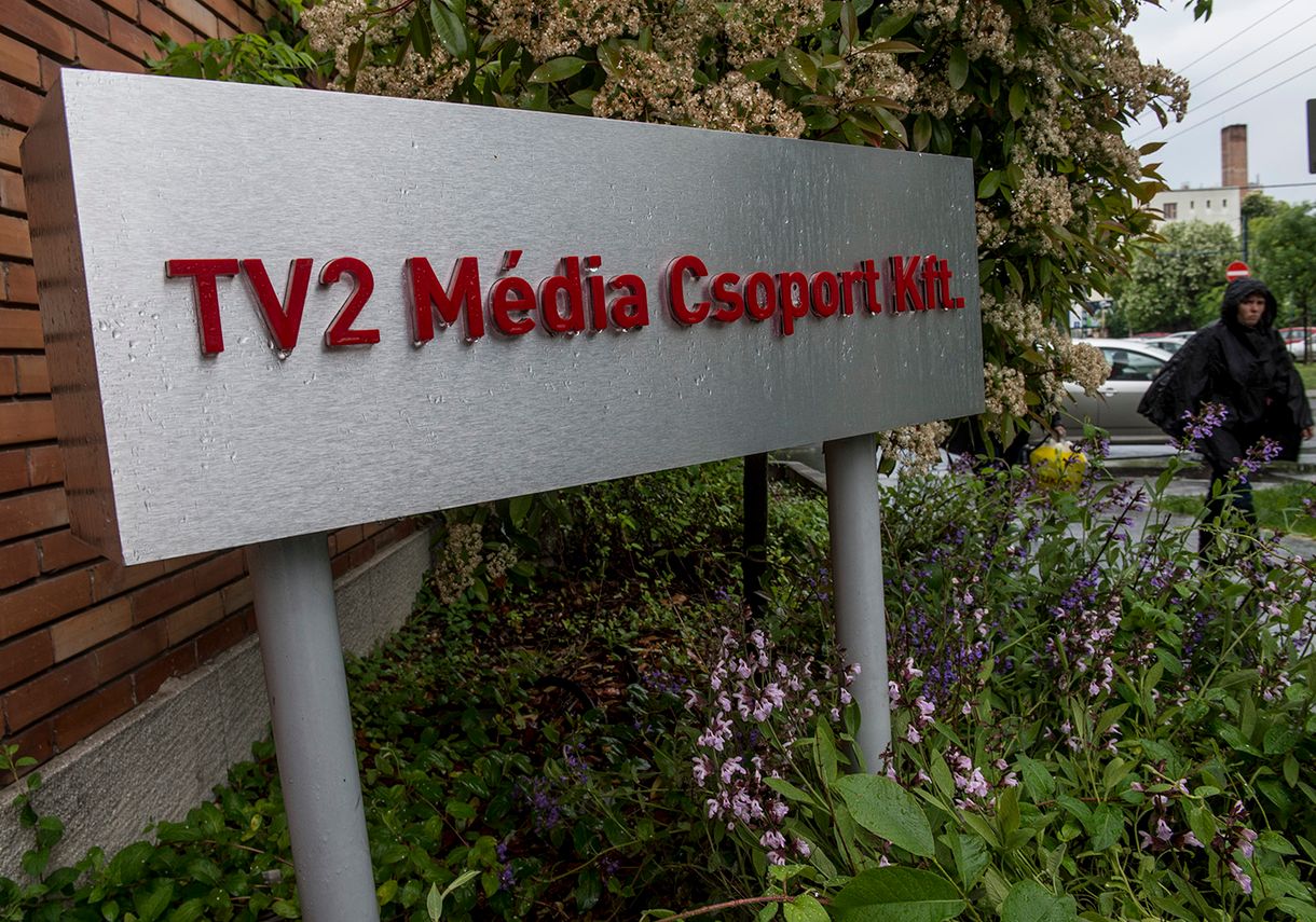 Andy Vajna tévéjében hirdeti magát a csepeli önkormányzat