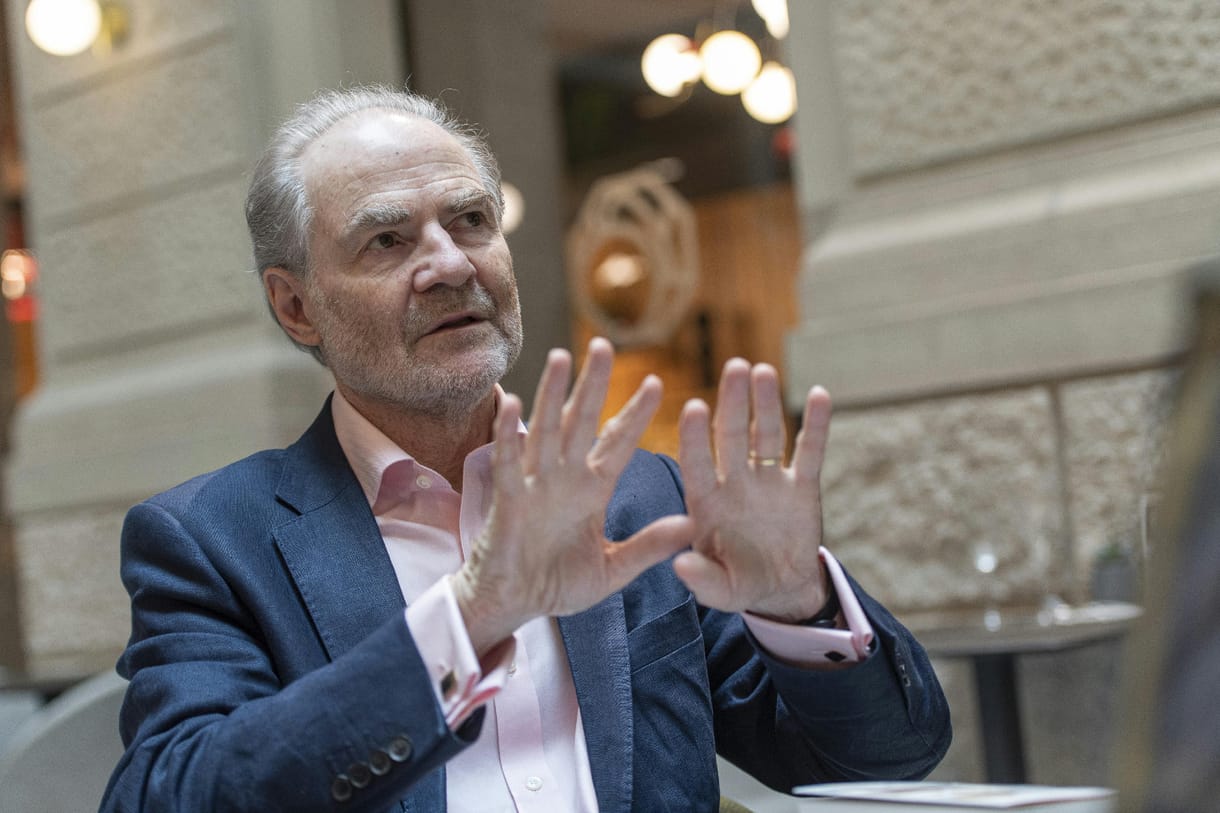 Timothy Garton Ash: Orbán a saját jóléte és hatalma miatt nem érzi, hogy veszélyes útra tévedt