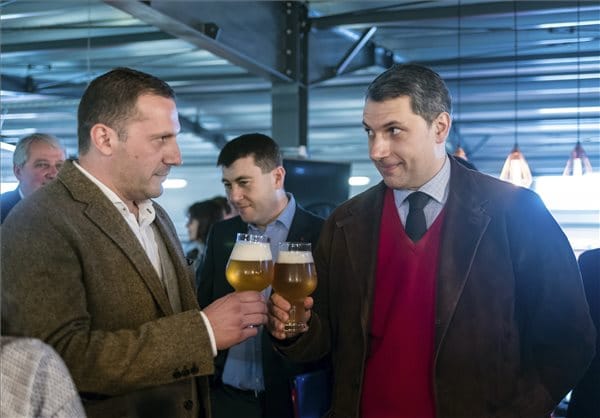 Lázár az Igazi Csíki gyárából fenyegeti a Heinekent