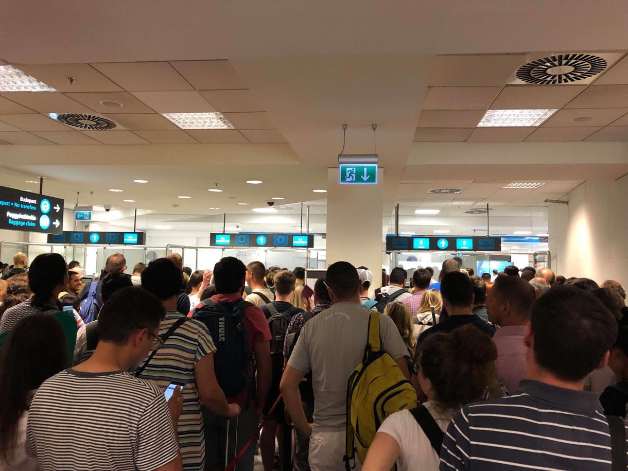 Kétszer annyit várt belépésre Ferihegyen, mint amennyi a repülőút volt