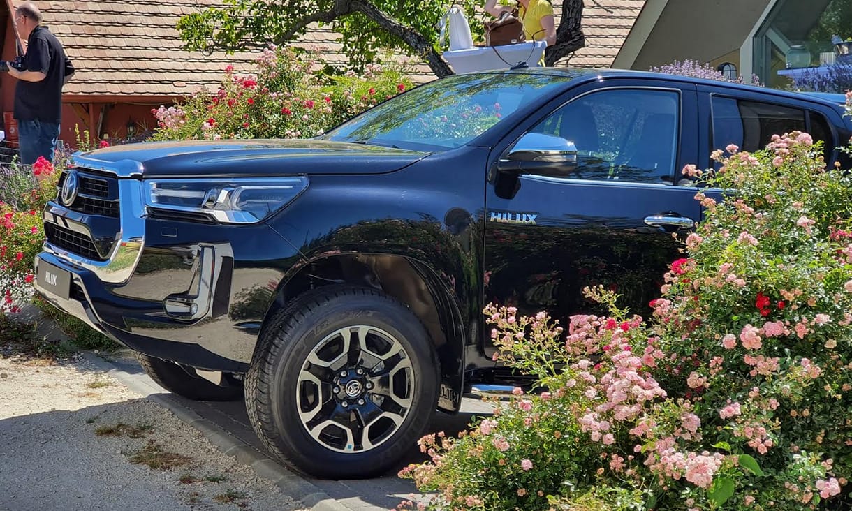 Magyarországon a megújult Toyota Hilux, üléspróbát vettünk benne