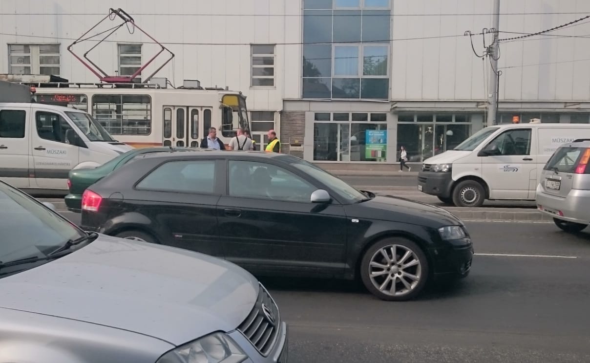 Buszokkal pótolják egy szakaszon a fővárosi 1-es villamost