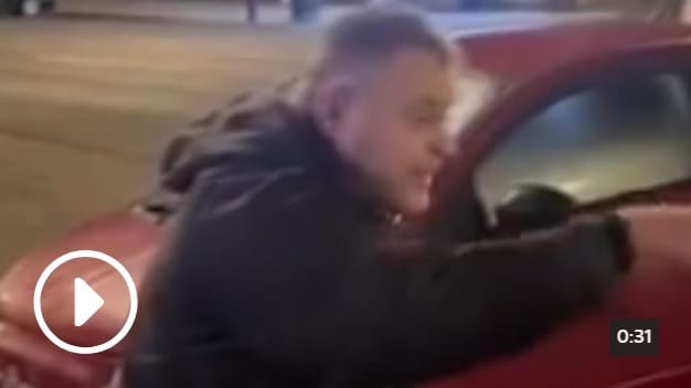 A Munkáspárt felfüggeszti egy képviselőjét, miután videón látszik, hogy megüt egy férfit az utcán