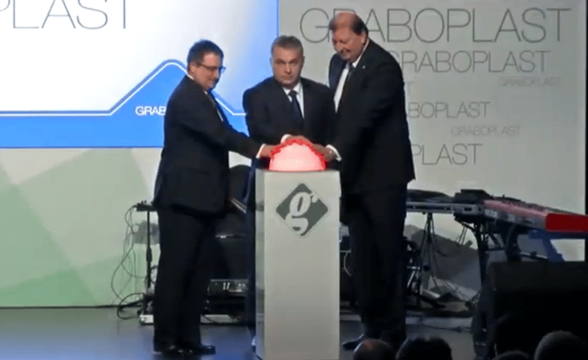 Orbán a Wallis-vezérrel nyitotta meg a luxuspadlóüzemet
