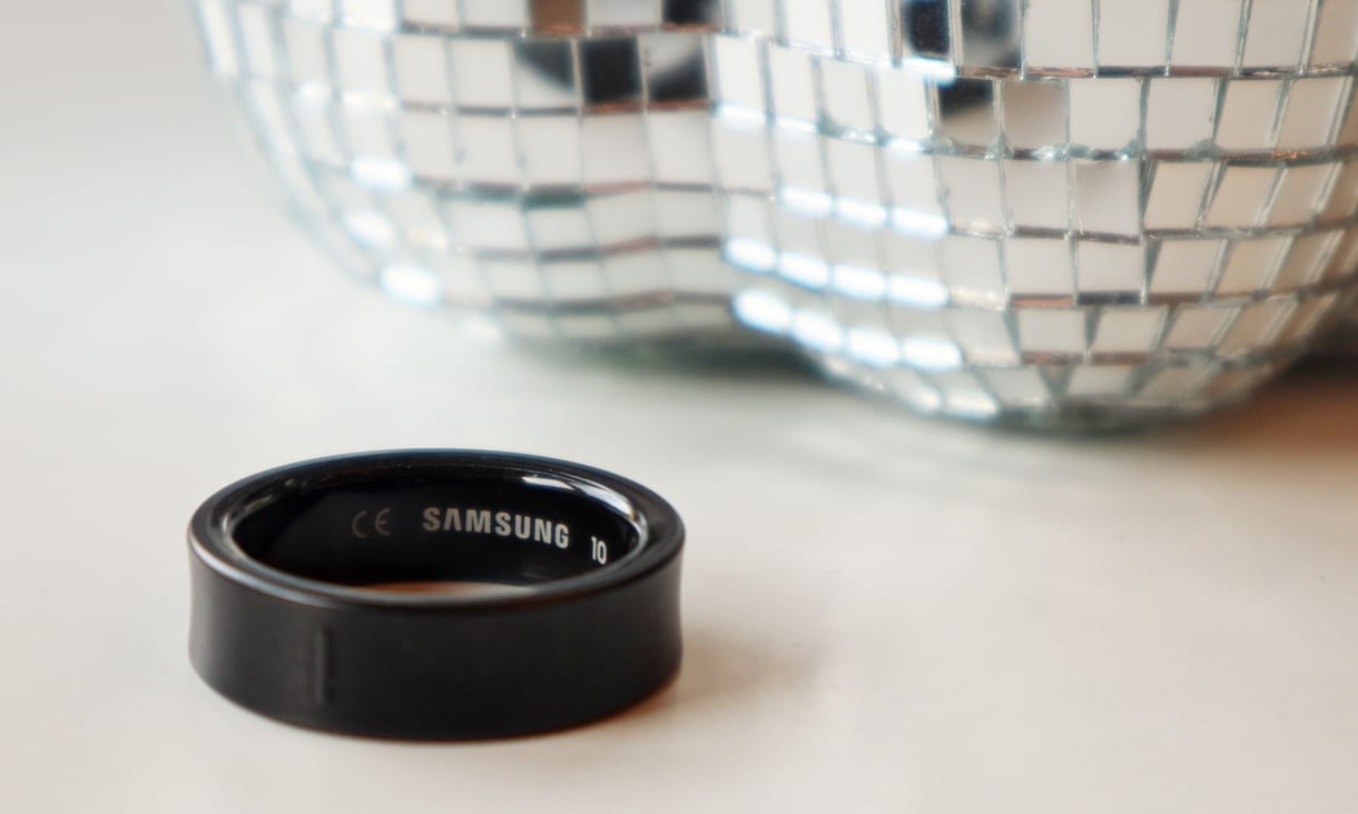 Váratlan készülékeket dobhat piacra a Samsung, nyaklánc és fülbevaló is jöhet