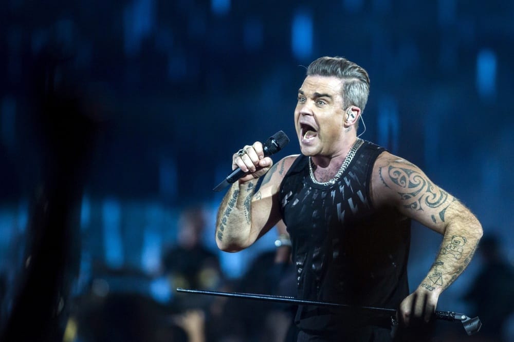Hamarosan jön Robbie Williams életrajzi könyve, lesz benne egy-két kacifántos részlet