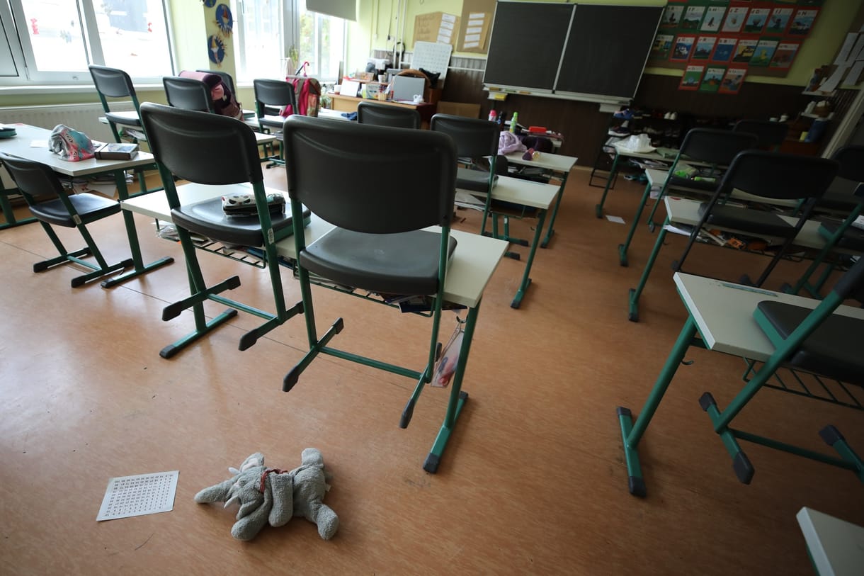 Tollat, krétát, kukazsákot kér a szülőktől egy budapesti tankerülethez tartozó középiskola