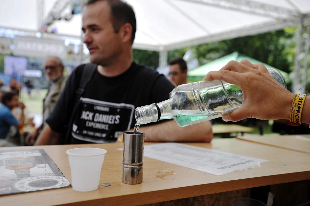Este Sziget, másnap munka. Mennyi idő alatt szívódik fel az alkohol?