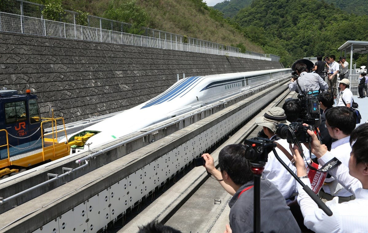 A japán mágnesvasút 590 km/h-val száguldott