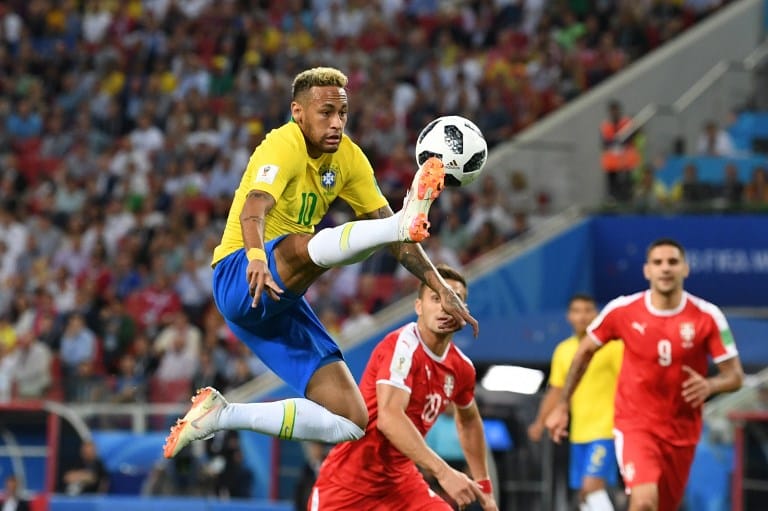 Brazília esélyeshez méltóan továbbjutott, Svájc is begyalogolt a nyolcaddöntőbe