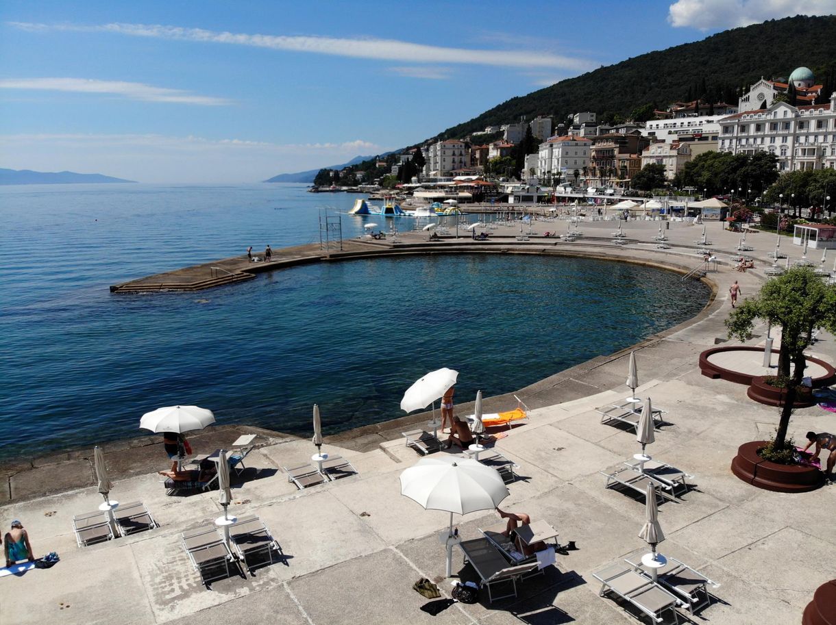 Oltásra biztatják az embereket a horvát miniszterek, nehogy bajt hozzon a turistaszezon