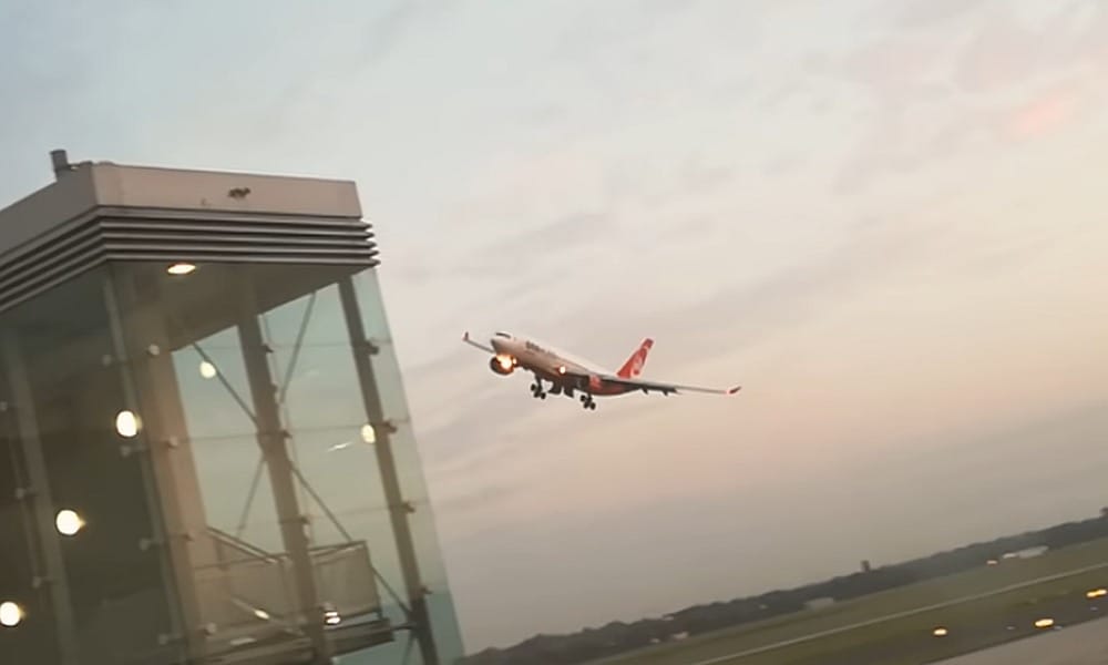 Komoly produkciót adott elő az Air Berlin egyik utolsó járata – videó