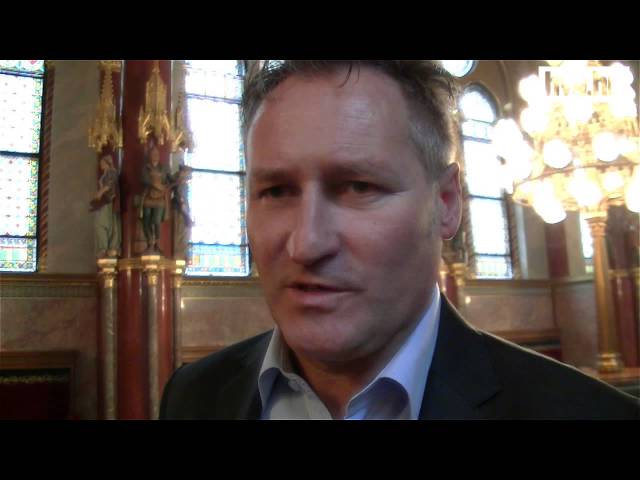 Videó: A szabolcsi Papcsák mintha neheztelne, amiért Zugló egy budait választott