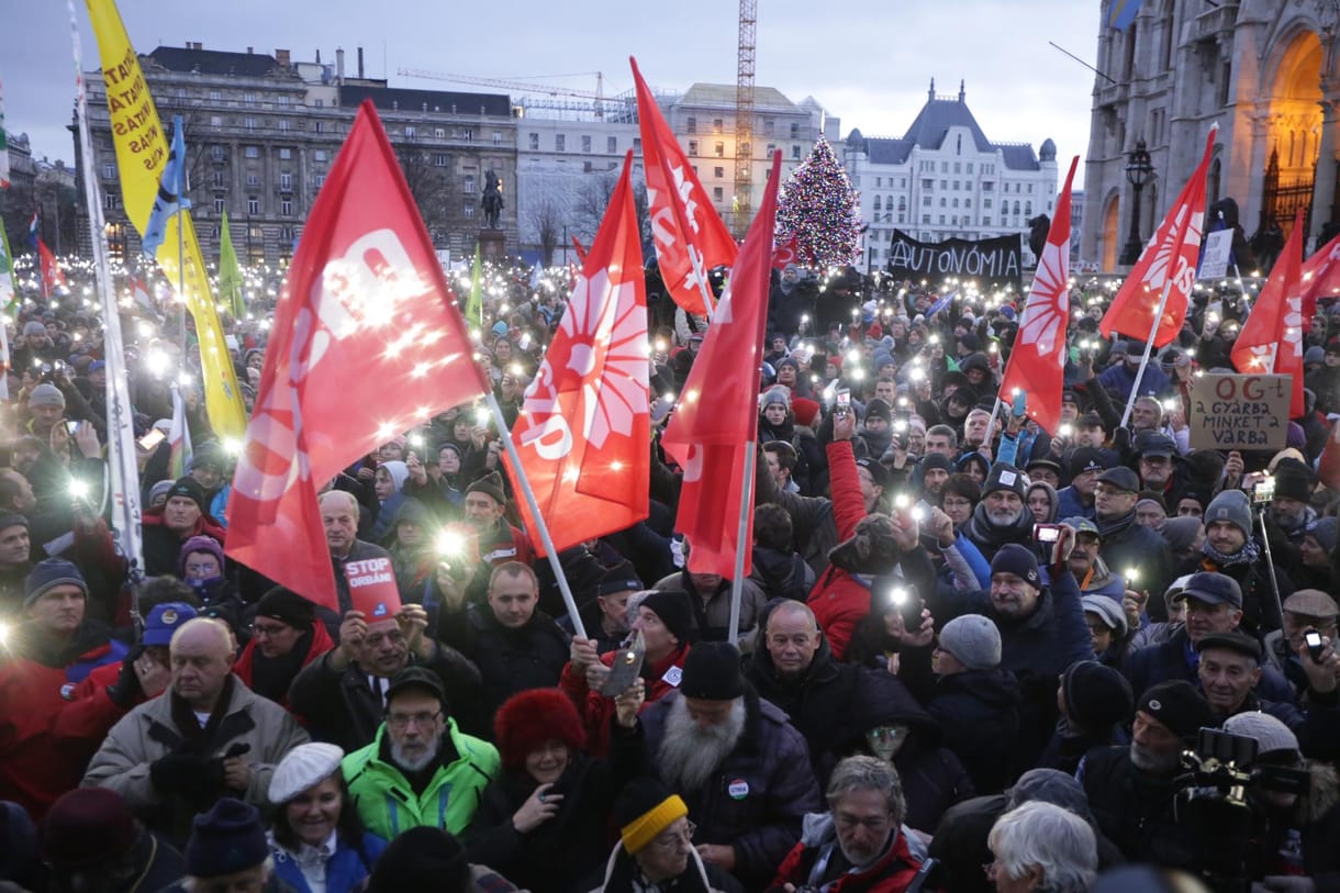Halvány vonulás követte a meggyőző tüntetést