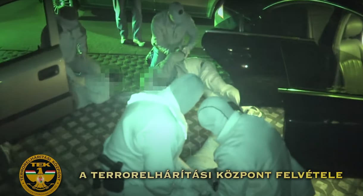 Felszámoltak a rendőrök egy drága autókkal üzletelő nemzetközi bűnbandát