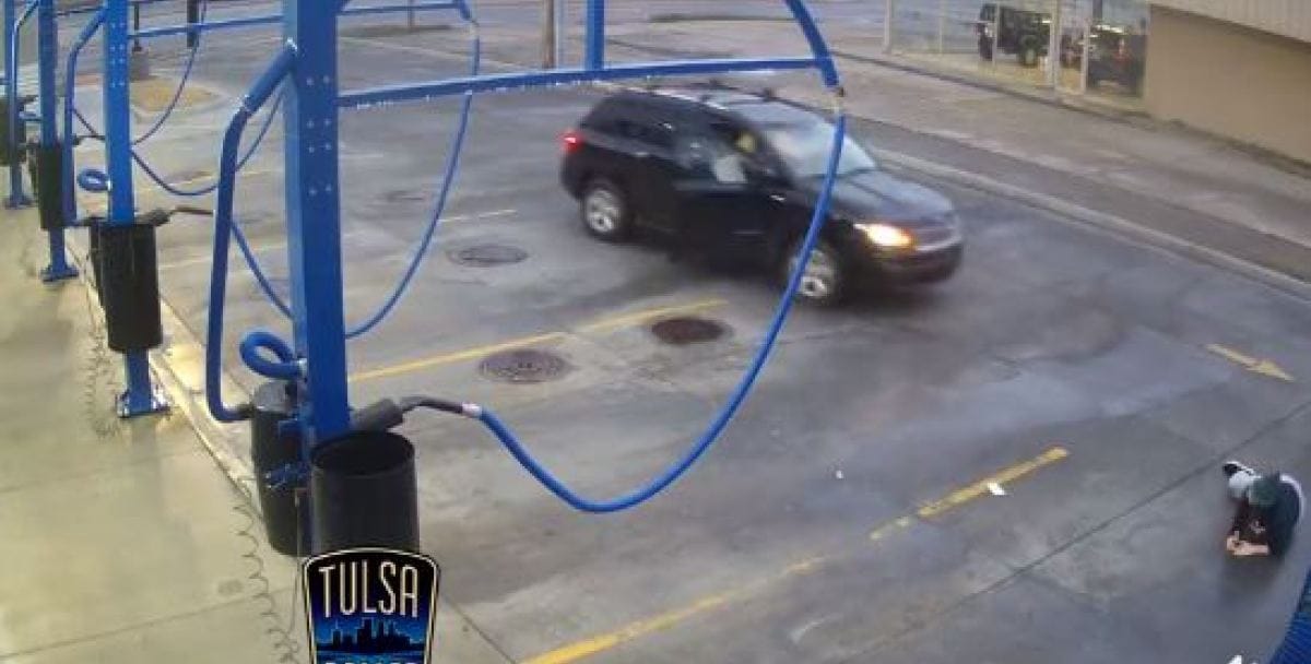 Porszívózás közben vitte el a tolvaj az autót – videó