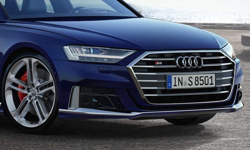 Kicsit hibrid, nagyon biturbó V8: Magyarországon az 571 lóerős új Audi S8
