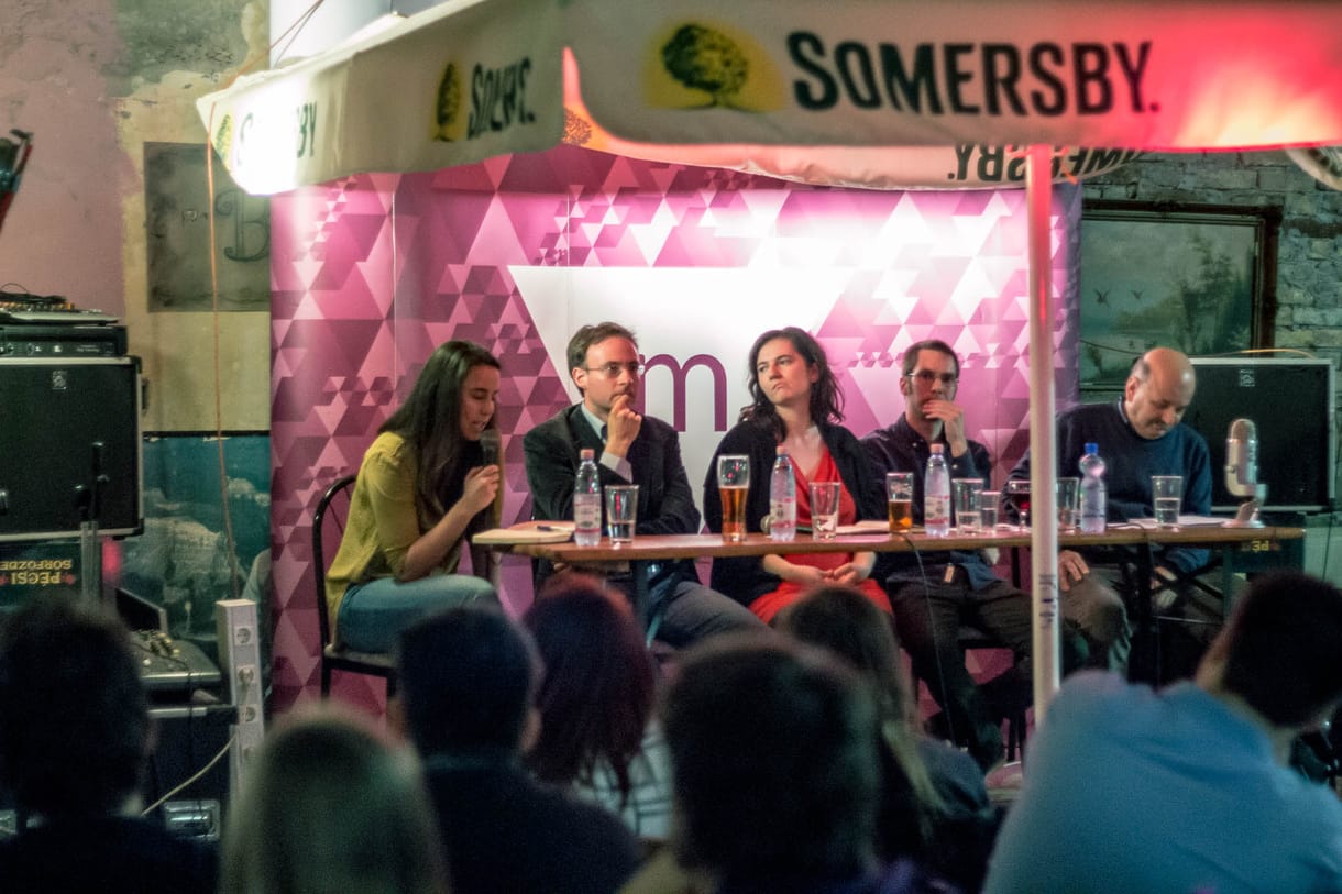 Nem a románok vagy a szlovákok, hanem Magyarország miatt pusztulhatnak el a határon túli közösségek