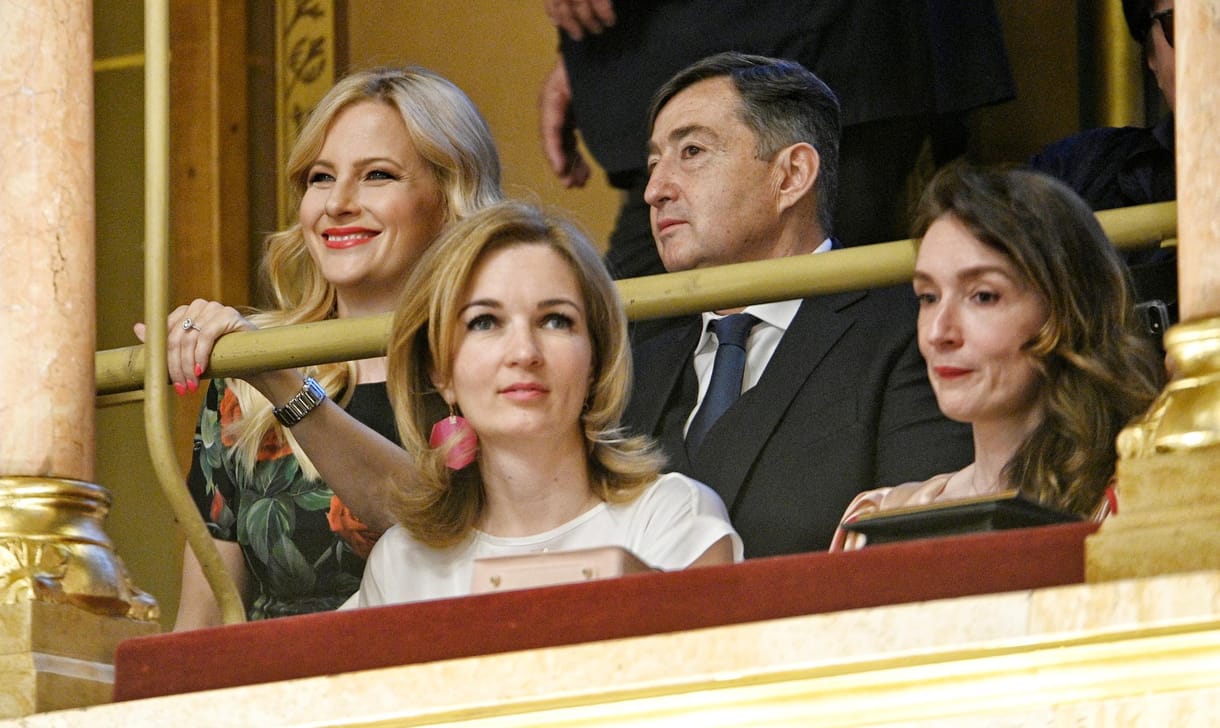 Várkonyi Andrea, Ákos, Hosszú Katinka, Habony Árpád – celebek és háttéremberek tűntek fel az Orbán-beszéden