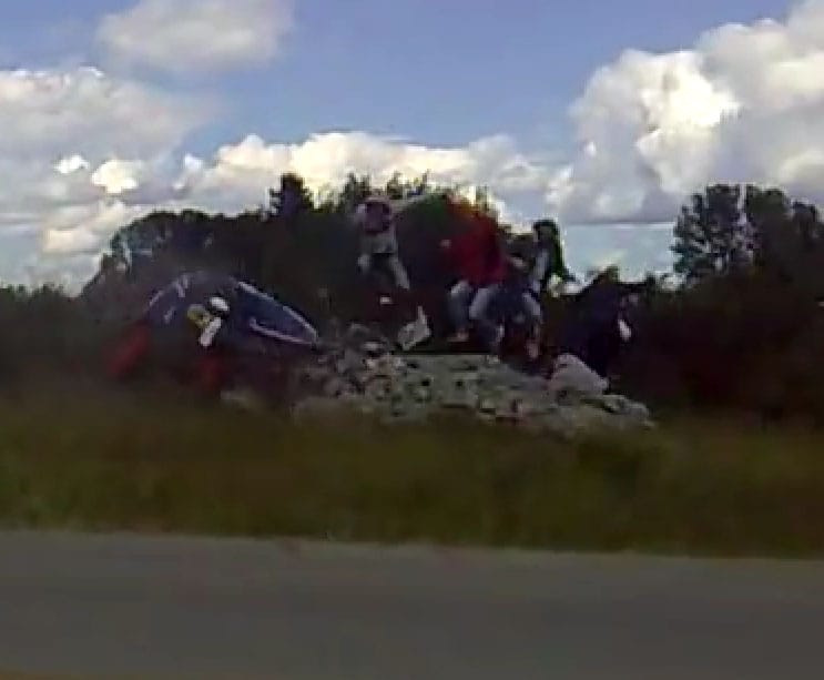 Citroen raliautó csapódott a nézők közé – videó