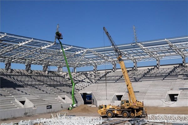 Hivatalosan is megcsúsztak a 14 milliárdos diósgyőri stadionnal