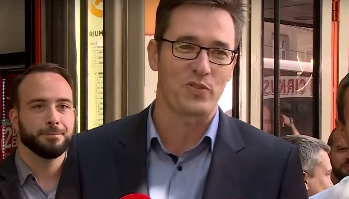 Cirkuszi indulóval hekkelték meg Karácsony sajtótájékoztatóját – videó