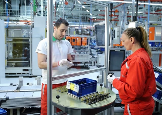 A kormány segít talpra állni az Audi-gyárnak