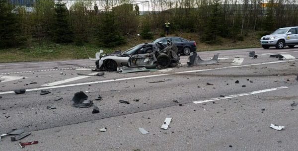 Tömegbalesetet okozott egy Corvette, alig maradt belőle valami - fotó