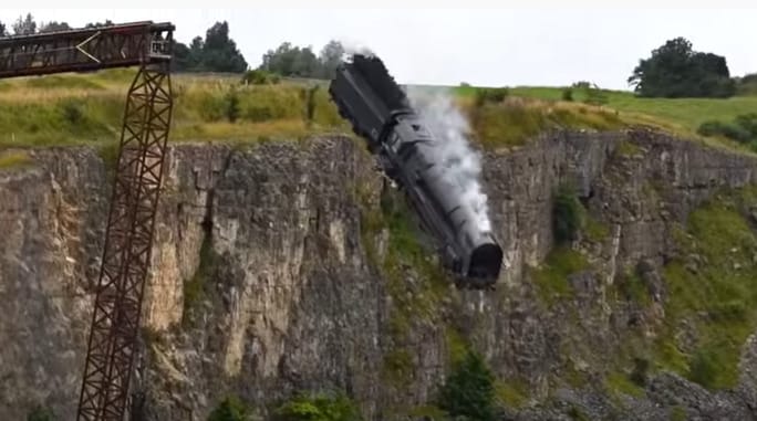 Kiszivárgott felvétel: gőzmozdony zuhan a szakadékba a Mission Impossible folytatásában