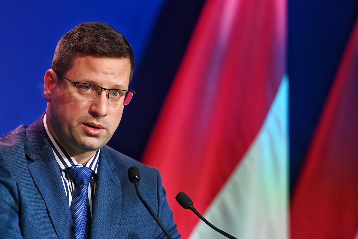 Húsbavágó kérdésekre válaszolt Gulyás Gergely a nemesgörzsönyi böllérversenyen