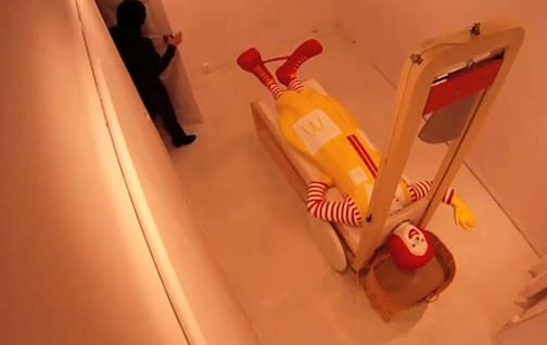 Videó: lefejezték Ronald McDonaldot