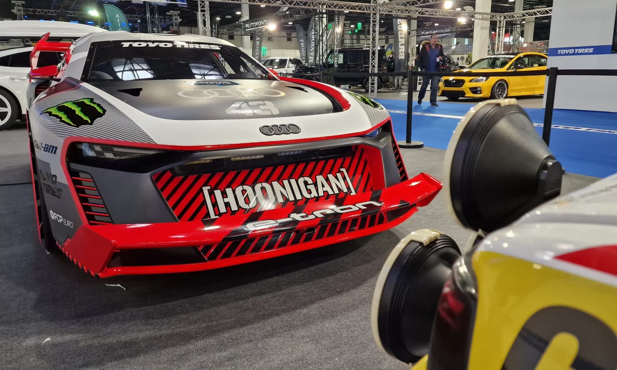 Beültünk Ken Block közel 700 lovas elektromos Audijába – Budapesten a 4,5 milliárd forintos Hoonitron