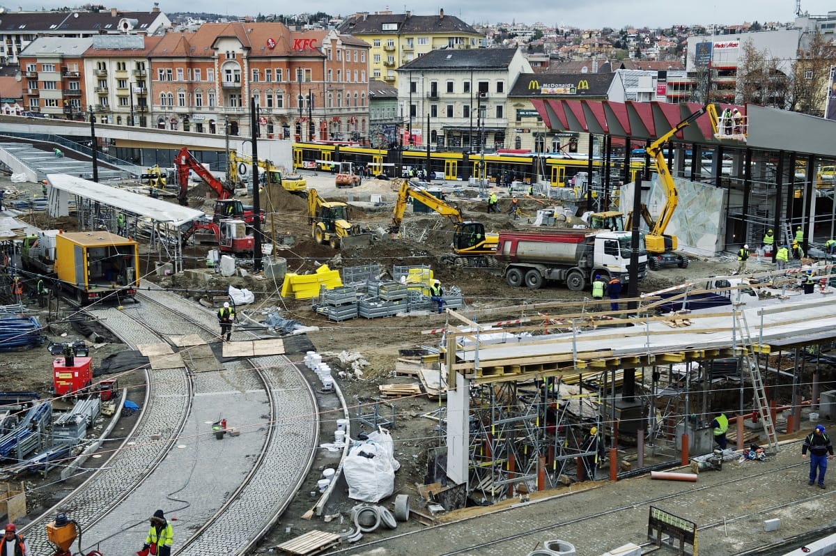 Egy megállót kihagy a 2-es metró a hétvégén