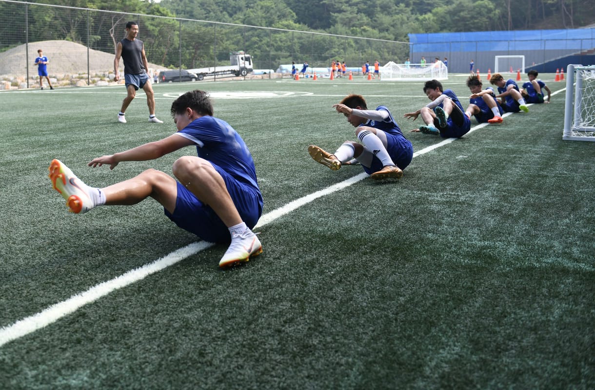 Megbüntették a Tottenham sztárjának apját, mert szögletzászlóval vertek a fociakadémiáján egy gyereket