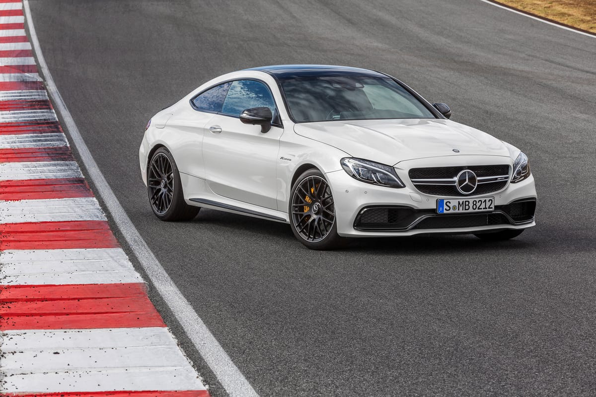 Több mint ötszáz lóerővel érkezik a Mercedes vadonatúj sportkupéja